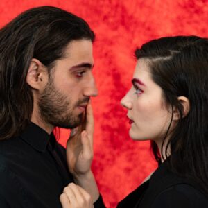 “ΤΙ ΕΙΝΑΙ ΕΡΩΤΑΣ: οι ΤΟΠ 20 Απαντήσεις” Σκηνοθεσία: Ελευθερία Καμπαγιοβάνη