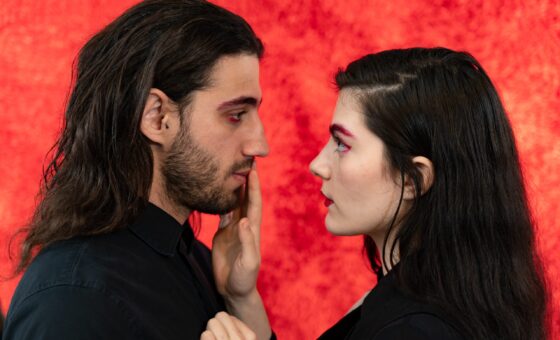 “ΤΙ ΕΙΝΑΙ ΕΡΩΤΑΣ: οι ΤΟΠ 20 Απαντήσεις” Σκηνοθεσία: Ελευθερία Καμπαγιοβάνη